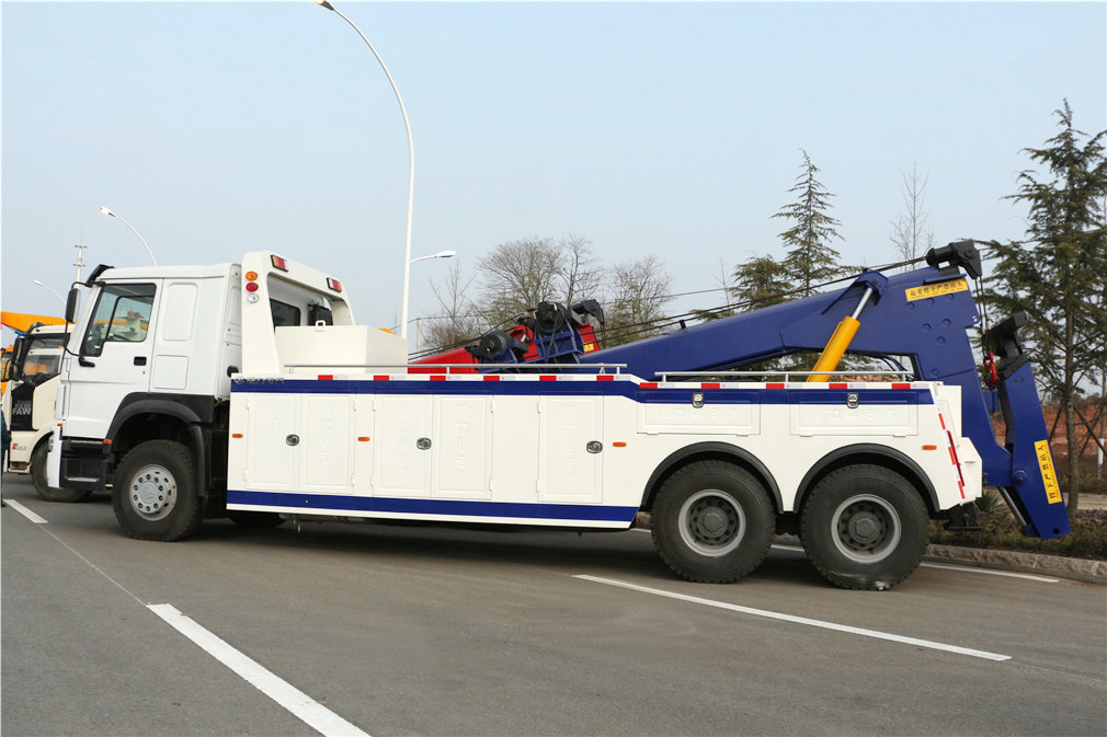 重汽后八輪一拖一清障車